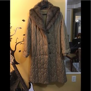 Long coat with fur collar